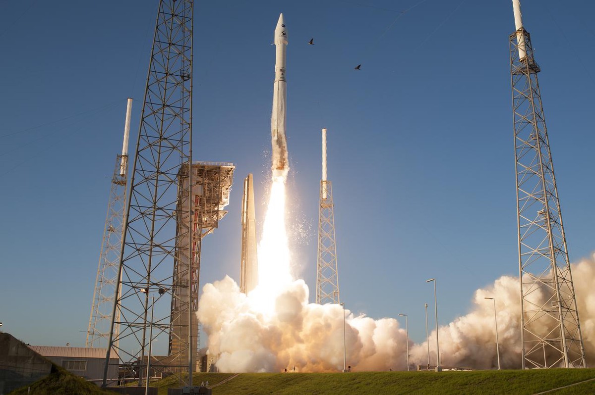 A United Launch Alliance Atlas V rocket lifts off from Space Launch Complex 41 at Cape Canaveral Air Force Station carrying NASA’s OSIRIS-REx spacecraft